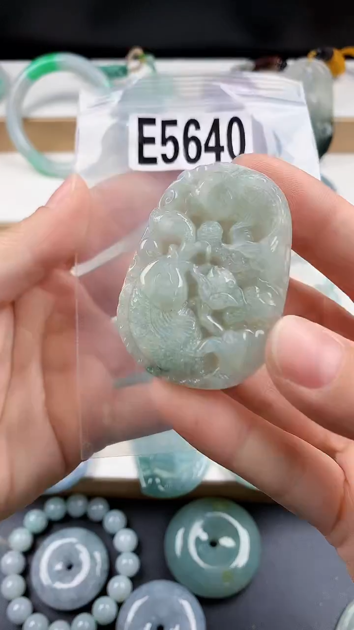 颈饰未镶嵌翡翠天然翡翠吊坠挂件