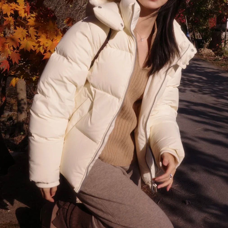 宝丫轻奢  女式时髦高端蓬松保暖连帽泡芙羽绒服外套Z107
