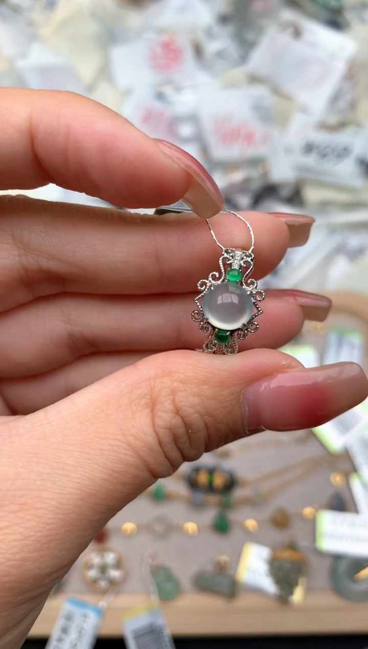 18K金镶嵌挂件翡翠1