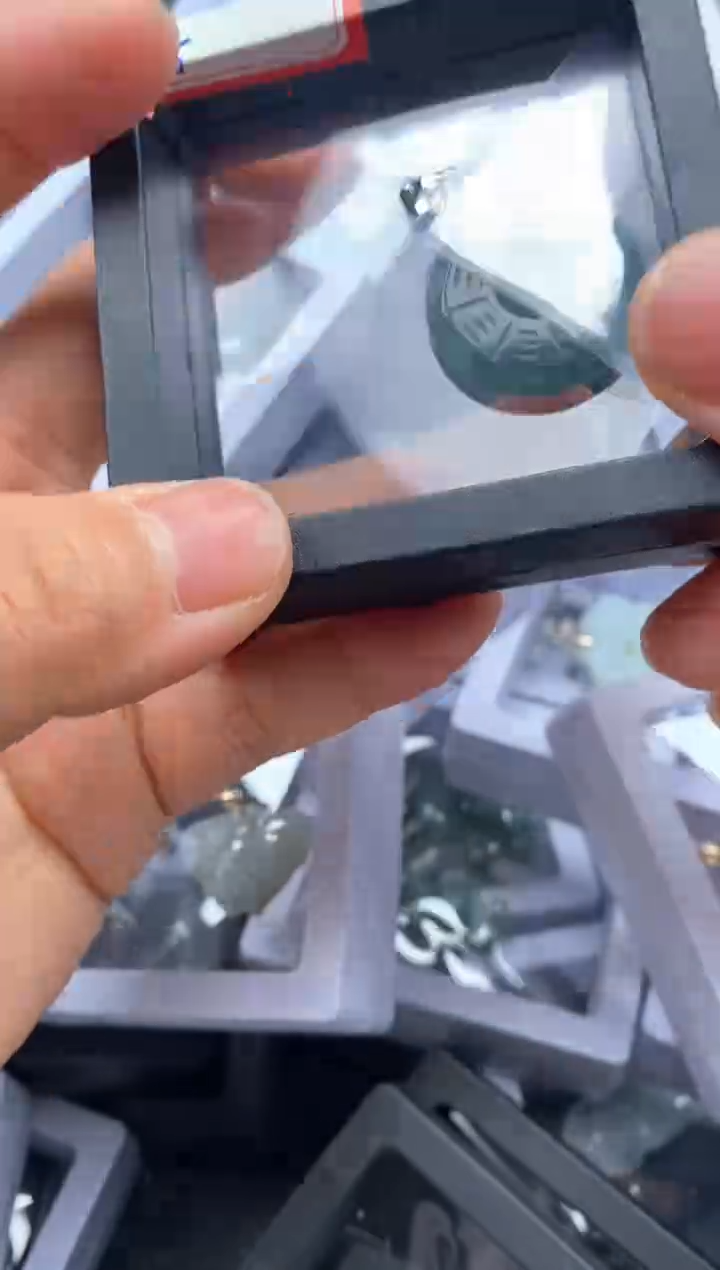 【闪购商品】翡翠吊坠(不含链)未镶嵌40351