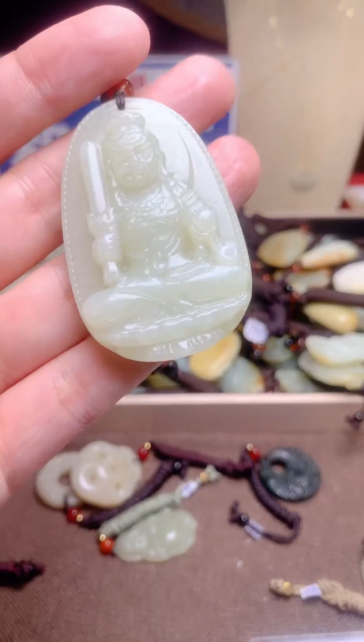 和田玉未镶嵌颈饰1