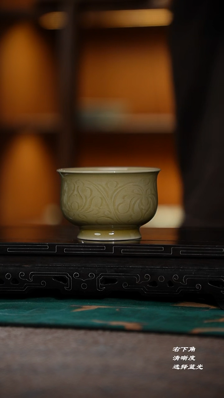 36-2缠枝莲炉式杯（密色）