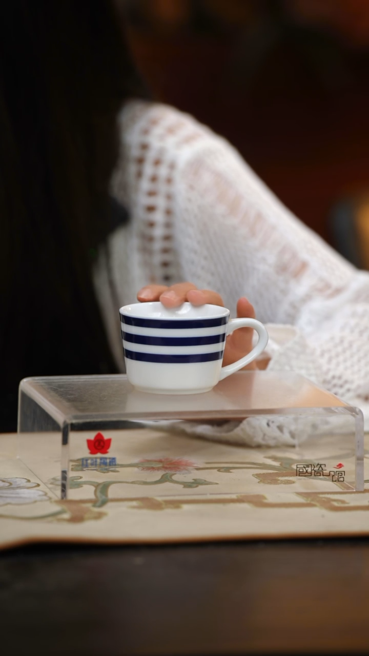 1个微瑕闲趣咖啡杯