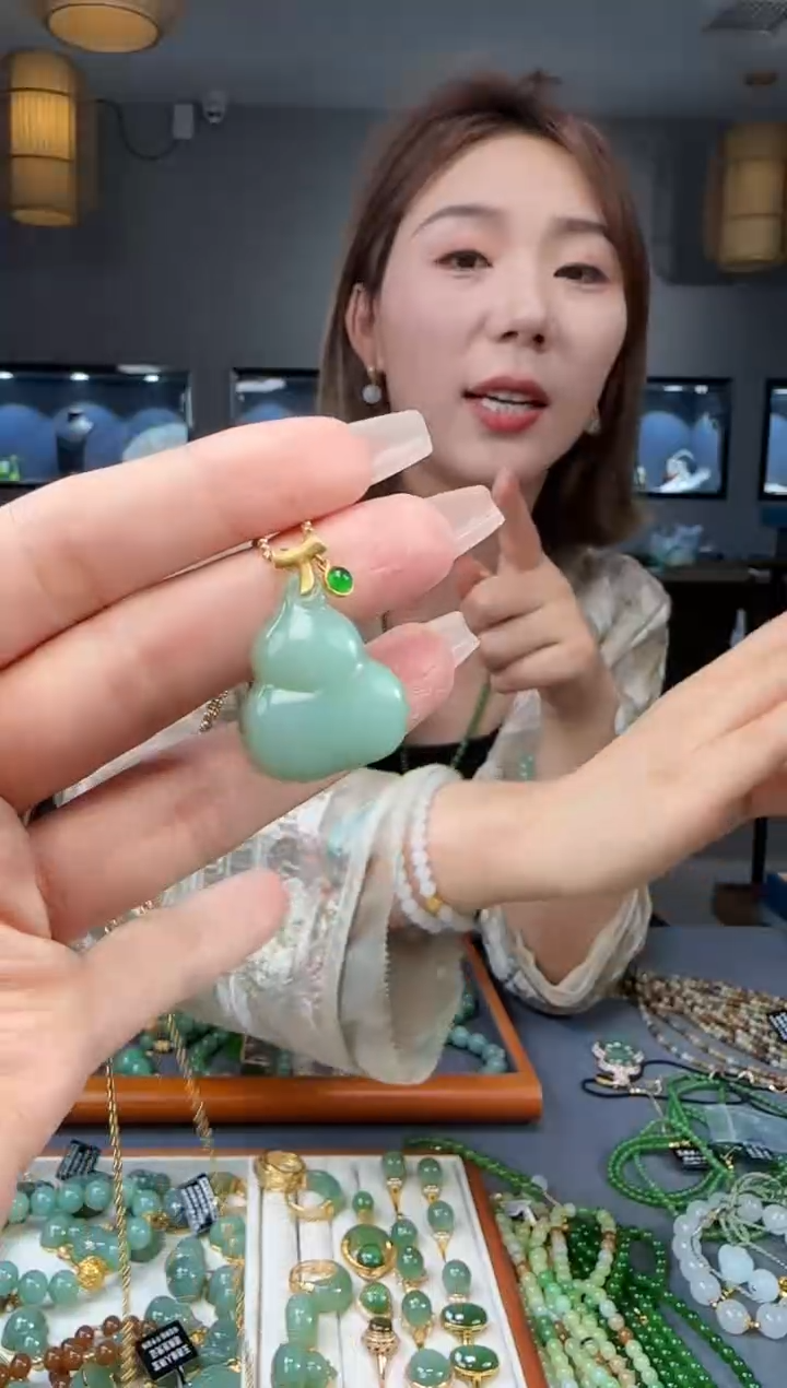 和田玉18K金镶嵌吊坠(不含链)1