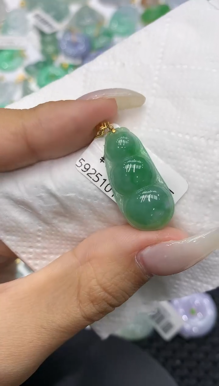 颈饰18K金镶嵌翡翠111111111111