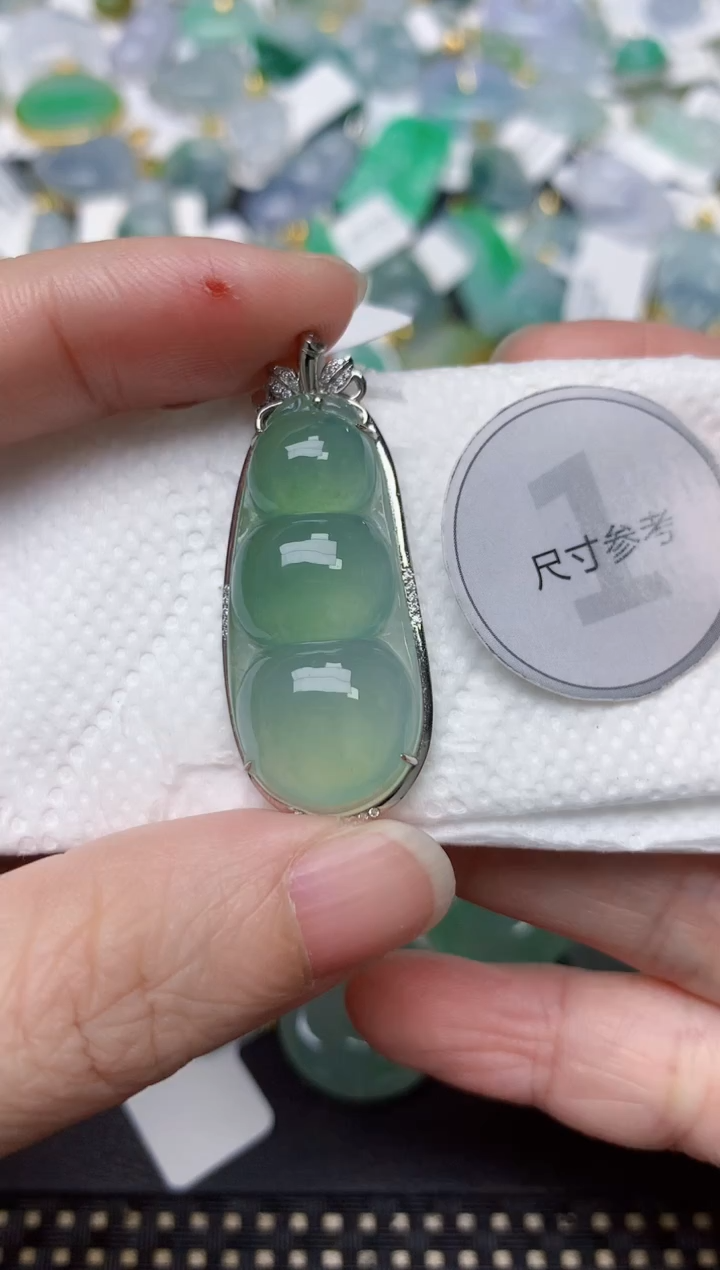 颈饰18K金镶嵌翡翠天然缅甸A货翡翠