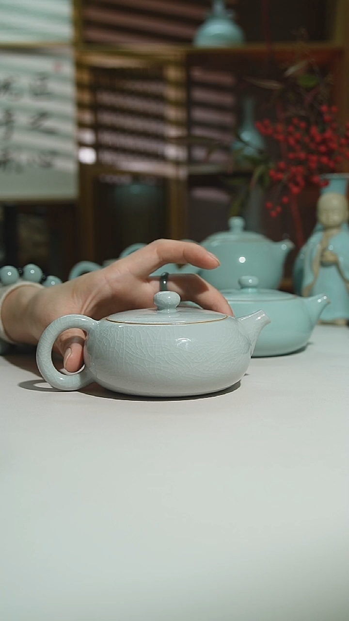 月白西施壶扁珑匠二级