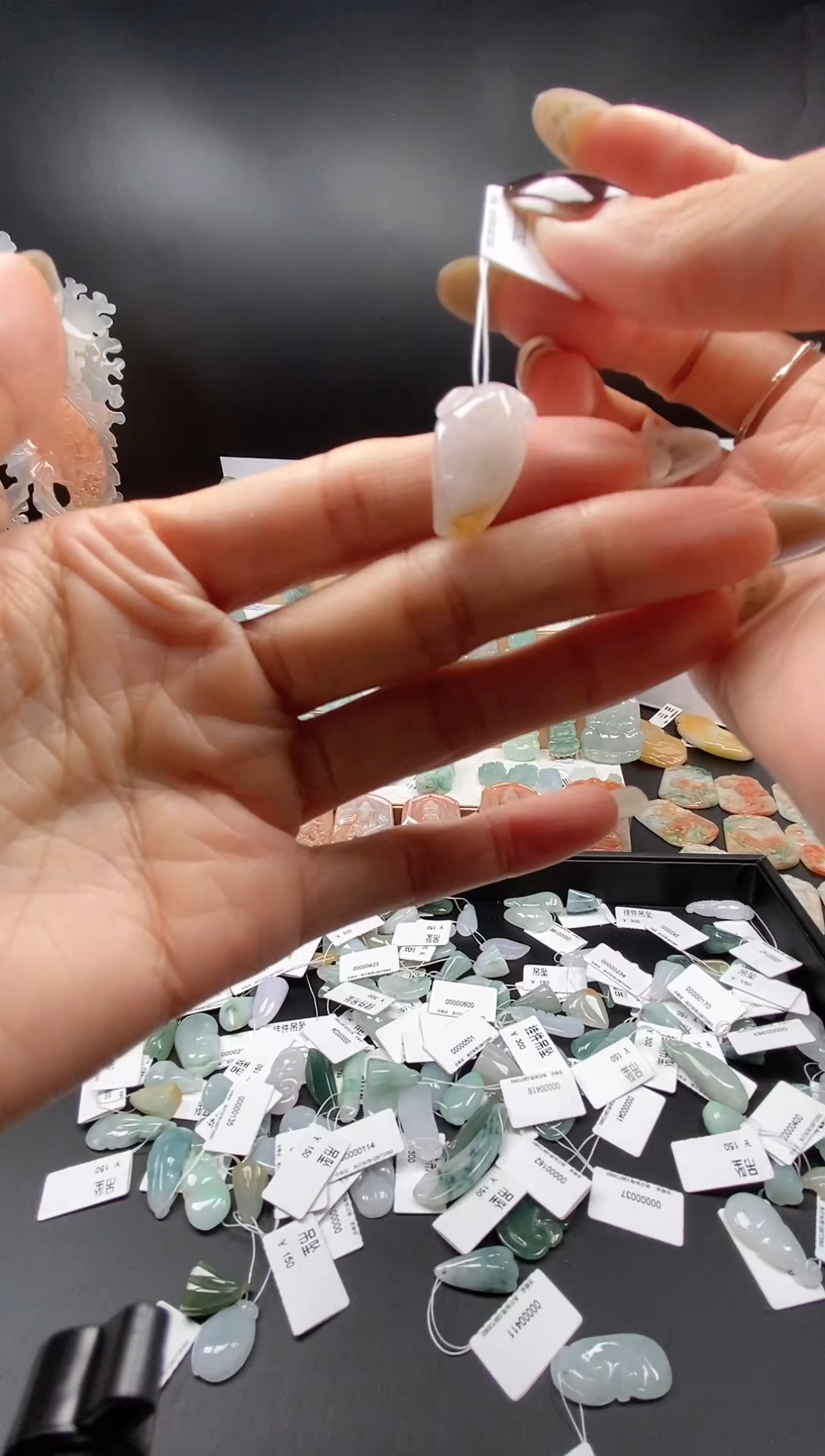 翡翠未镶嵌颈饰吊坠192