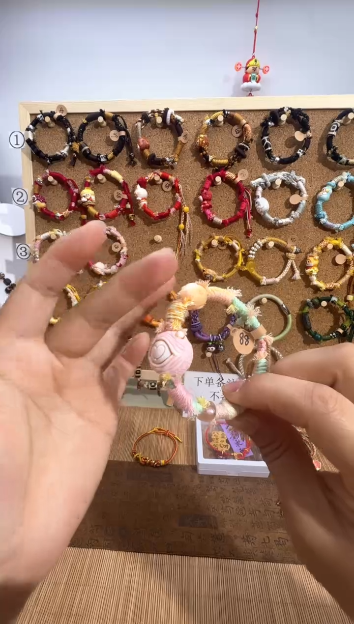 【闪购商品】玛瑙/玉髓手链合金新年快乐