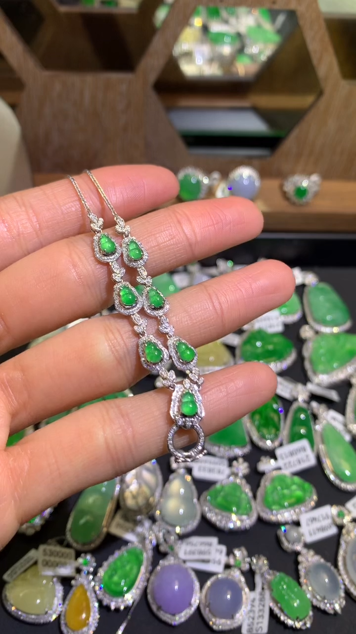 【闪购商品】翡翠戒指18K金镶嵌吊坠