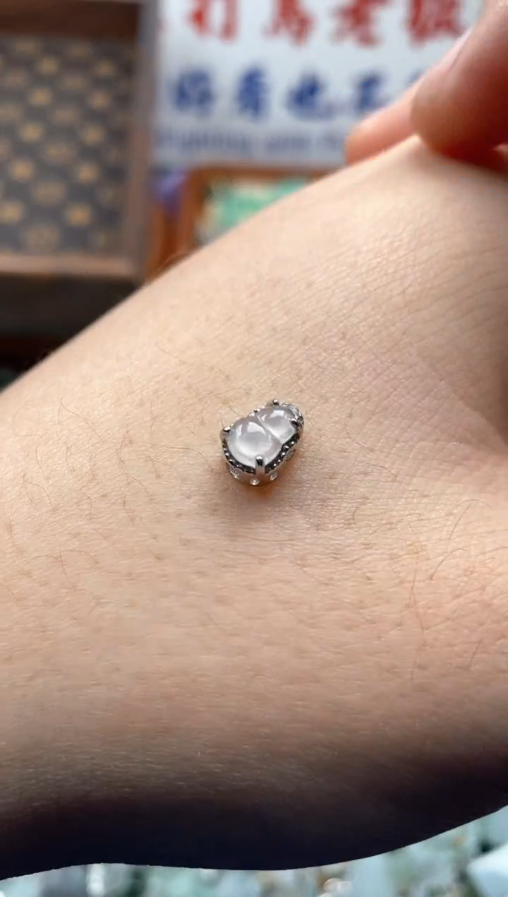 【闪购商品】翡翠颈饰未镶嵌哥哥