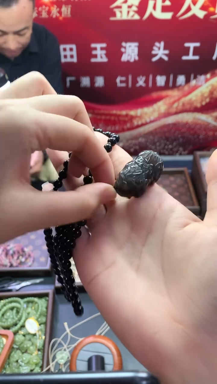 未镶嵌黑曜岩颈饰黑曜石