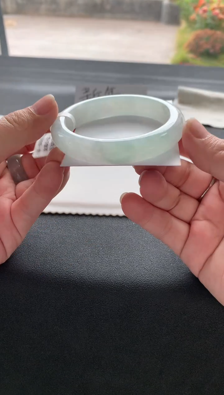 【闪购商品】翡翠手镯未镶嵌56.6正圈买断A7686