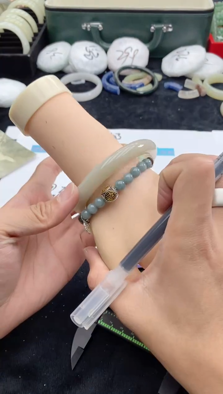 【闪购商品】石英质玉手镯未镶嵌145+64-65