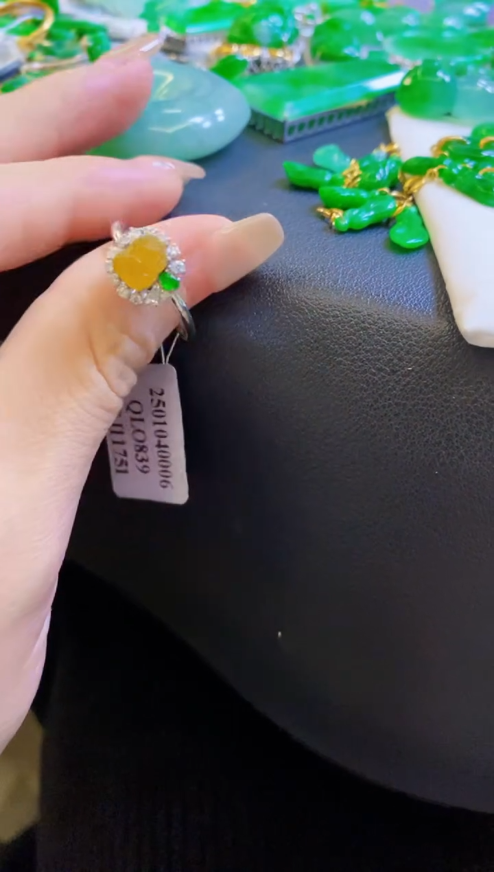 【闪购商品】定制翡翠18K金镶嵌戒指