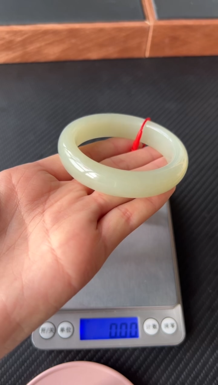 【闪购商品】和田玉手镯未镶嵌且末微色差53+