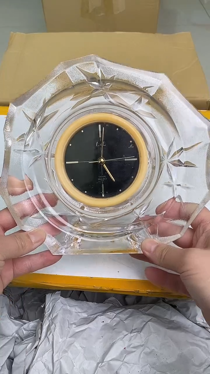 日瓷回流瑕疵钟表摆件一个