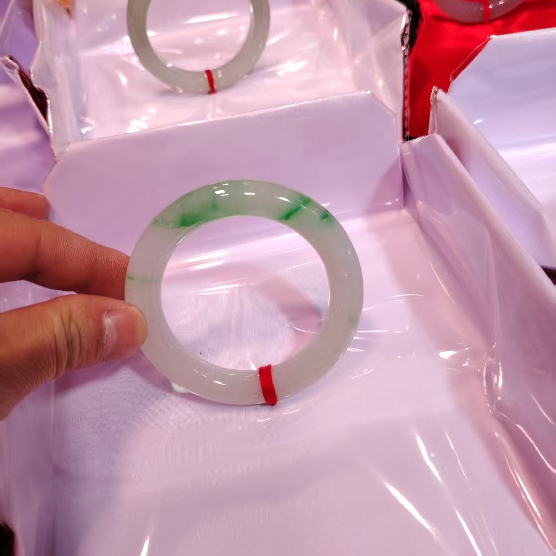 翡翠手镯手围测量方法