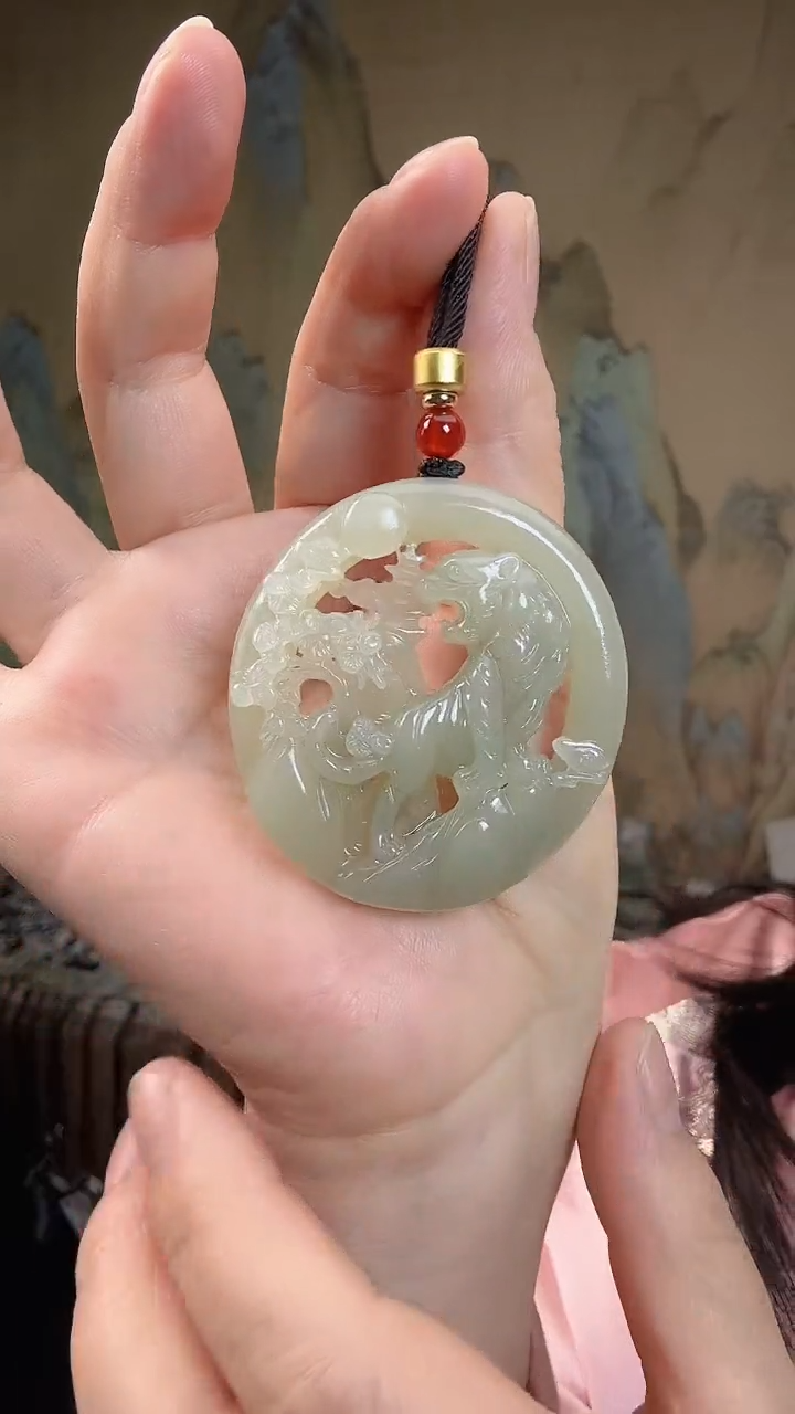 颈饰未镶嵌和田玉.