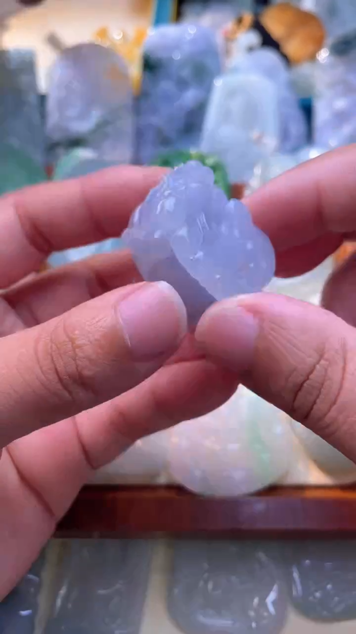 翡翠未镶嵌颈饰貔貅