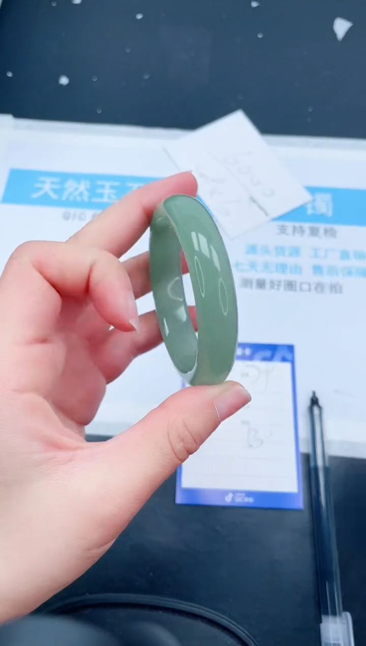 【闪购商品】石英质玉手镯未镶嵌79-63