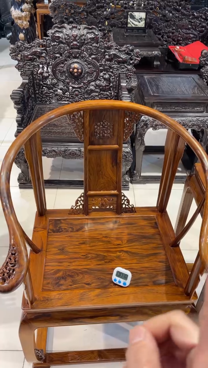 【闪购商品】木木雕椅子一把、、、、、