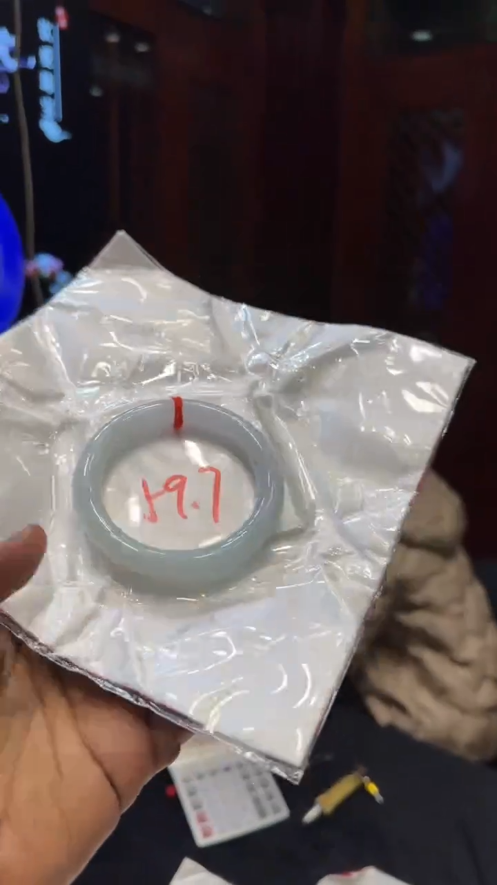 【闪购商品】翡翠手镯未镶嵌手镯