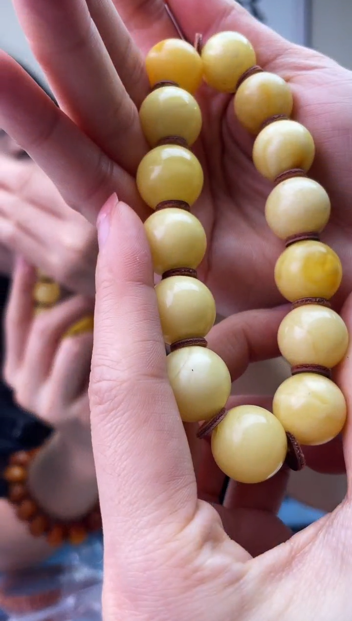 琥珀未镶嵌珠宝奇石T030 15微瑕假一罚十，多样性发一件