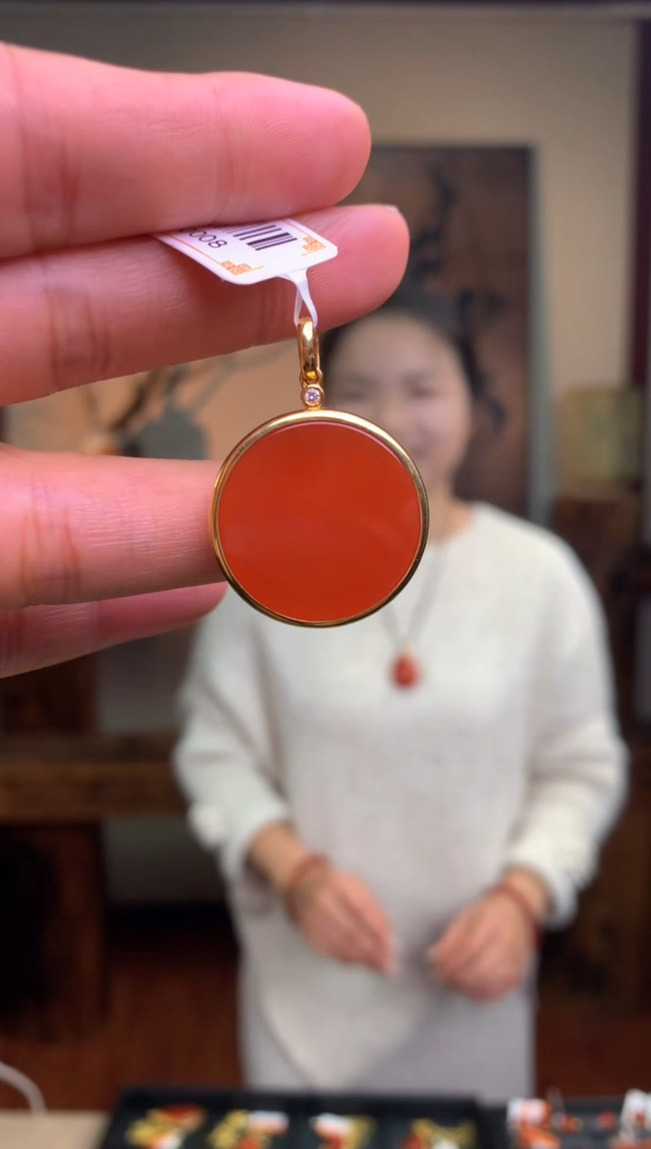 18K金镶嵌吊坠南红玛瑙柿子红圆牌（满色满肉）时来运转！！！