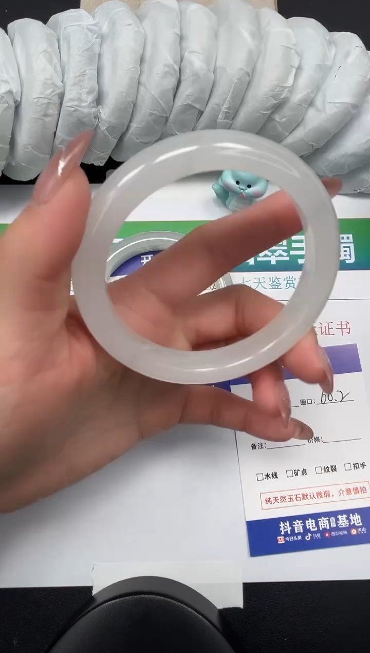 【闪购商品】石英质玉手镯未镶嵌82-60.2