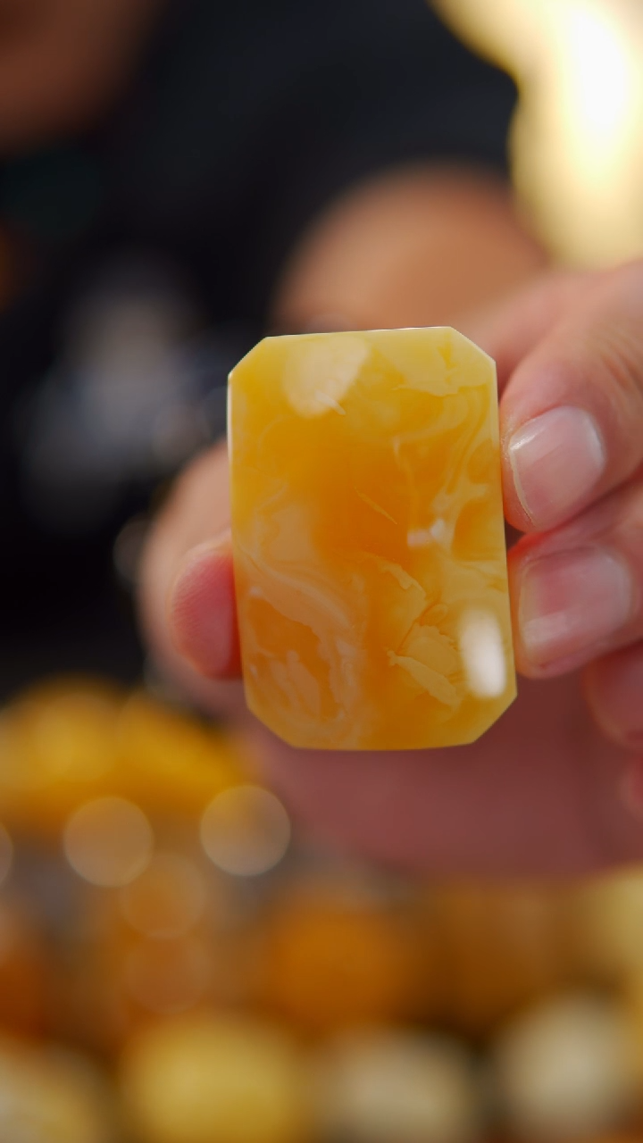 未镶嵌蜜蜡裸石焦皮料无事牌16.6