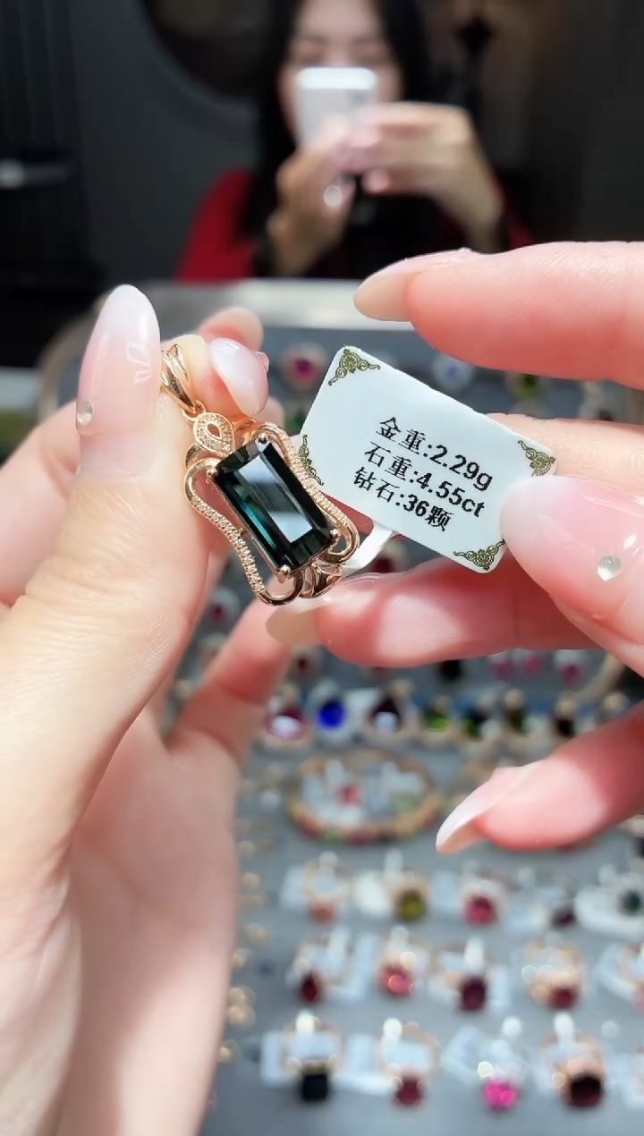 颈饰18K金镶嵌碧玺4.55ct