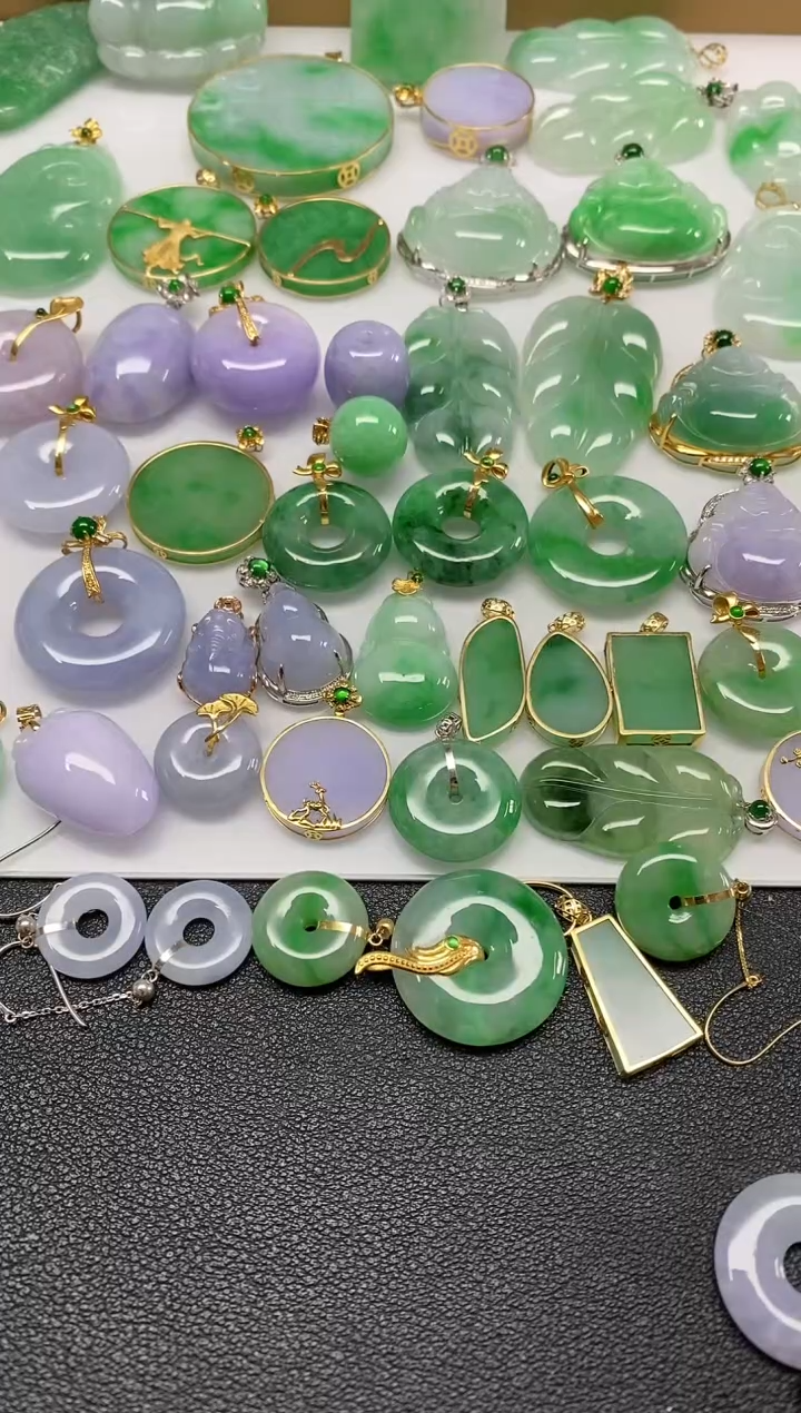 【闪购商品】翡翠吊坠(不含链)18K金镶嵌叶子