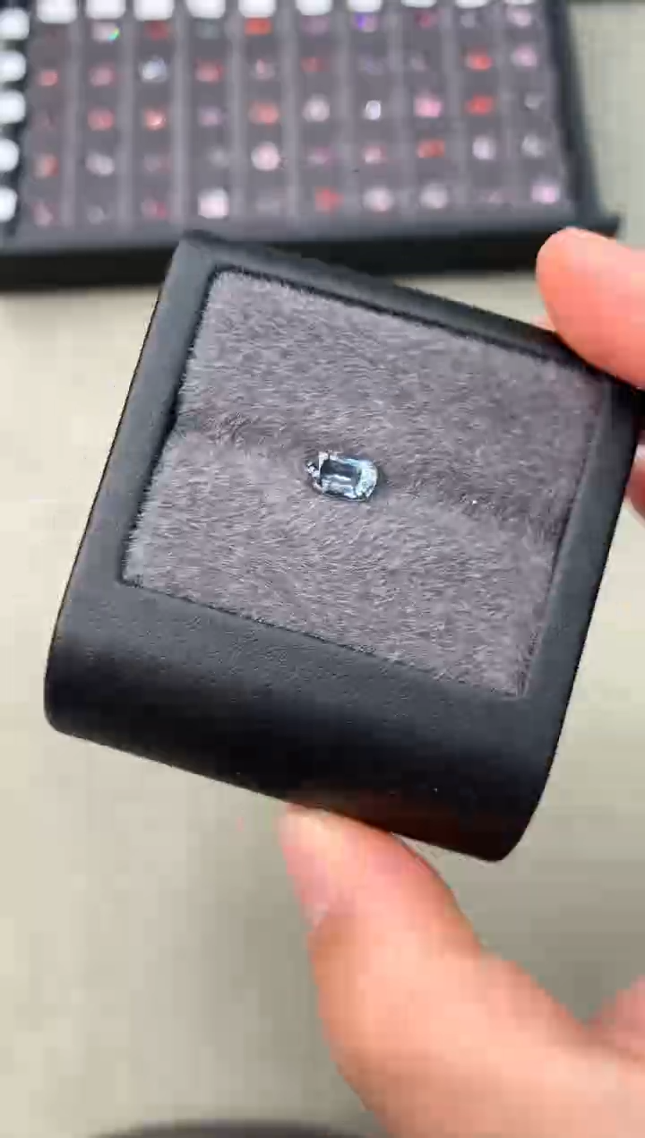 【闪购商品】定制尖晶石裸石未镶嵌1.18ct 欧切 冷色调