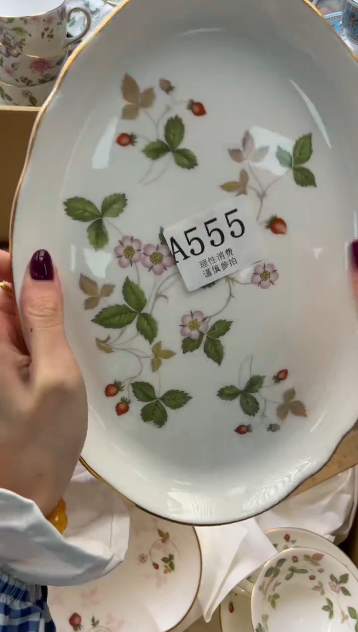 瓷片寒*纪       A555