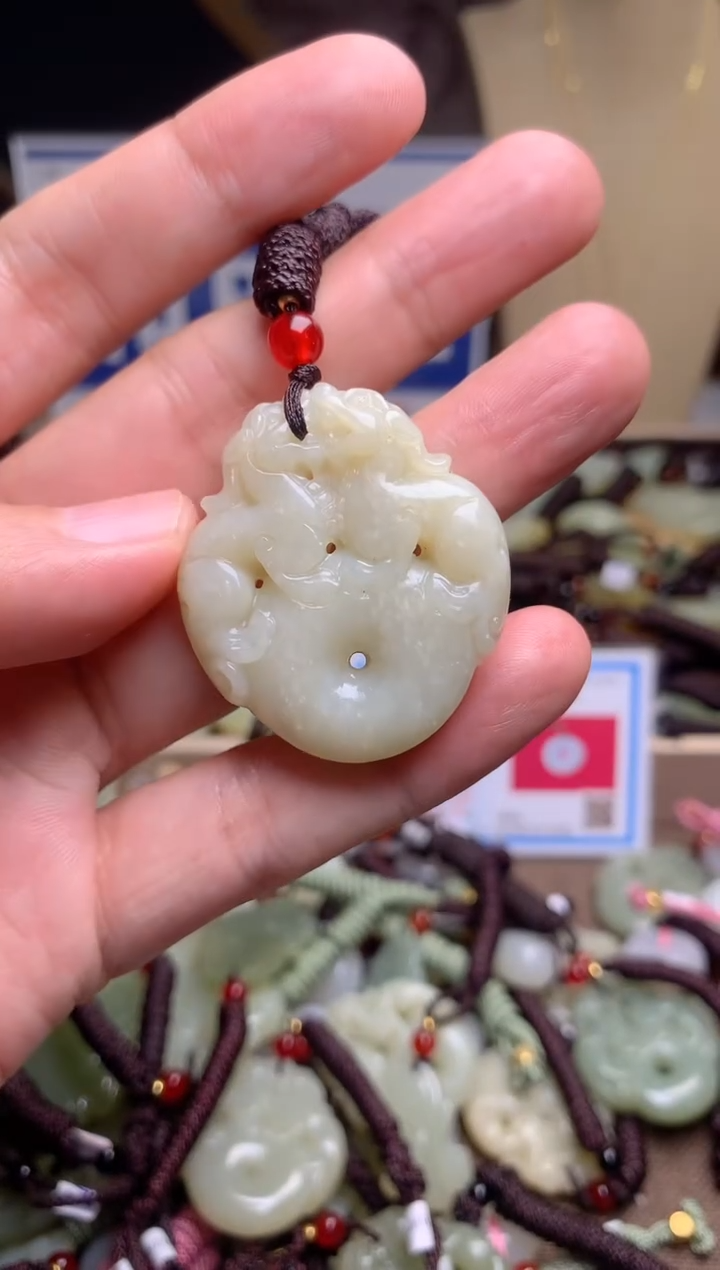 颈饰未镶嵌和田玉1