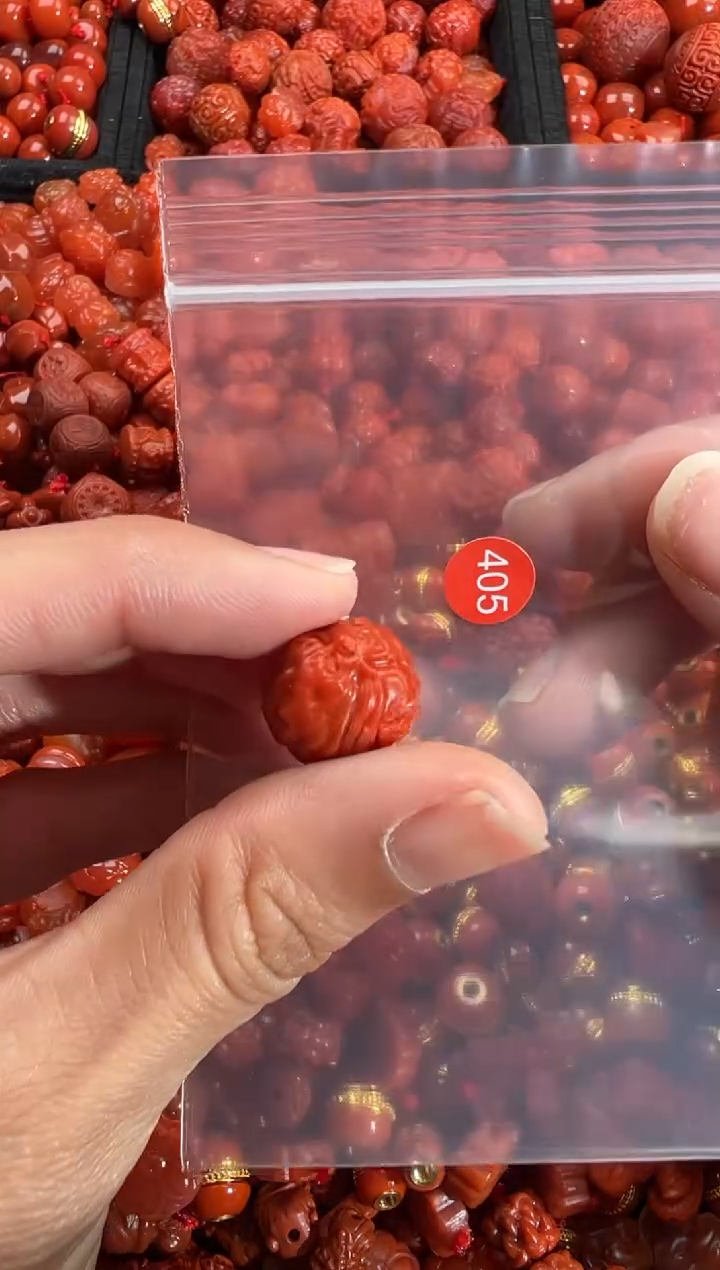 南红玛瑙未镶嵌颈饰1