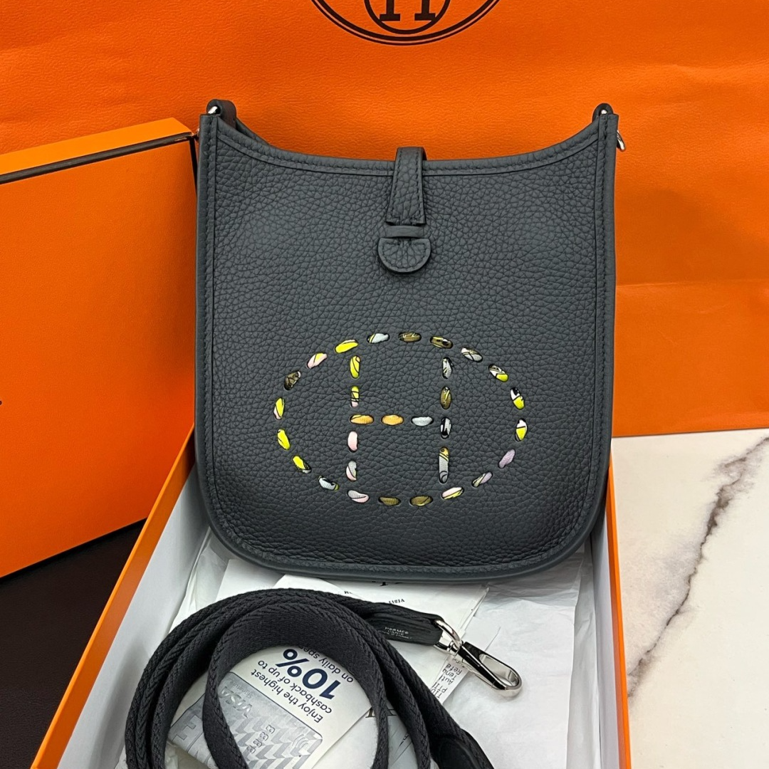 99新 Hermes/爱马仕 99新 mini伊芙琳烟雾灰银扣 W刻 TC皮/157326