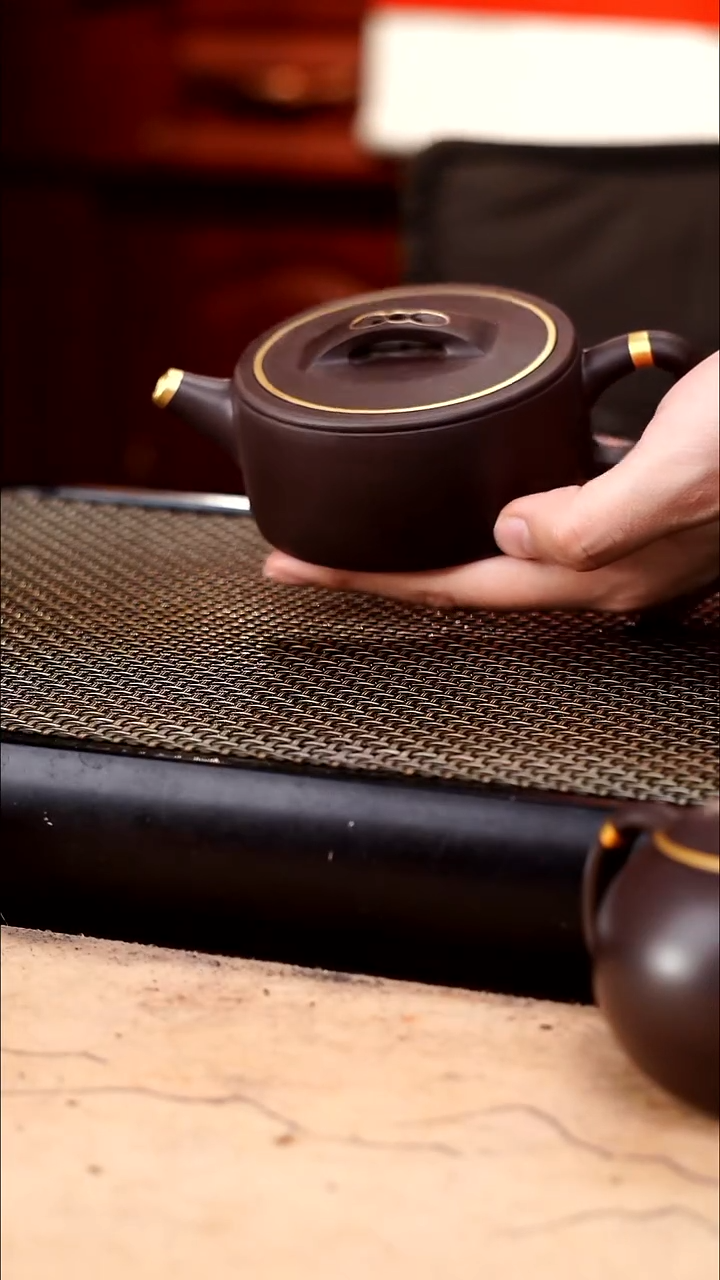 茶壶紫砂四号井茄皮紫泥描金新款嵌盖汉瓦170cc