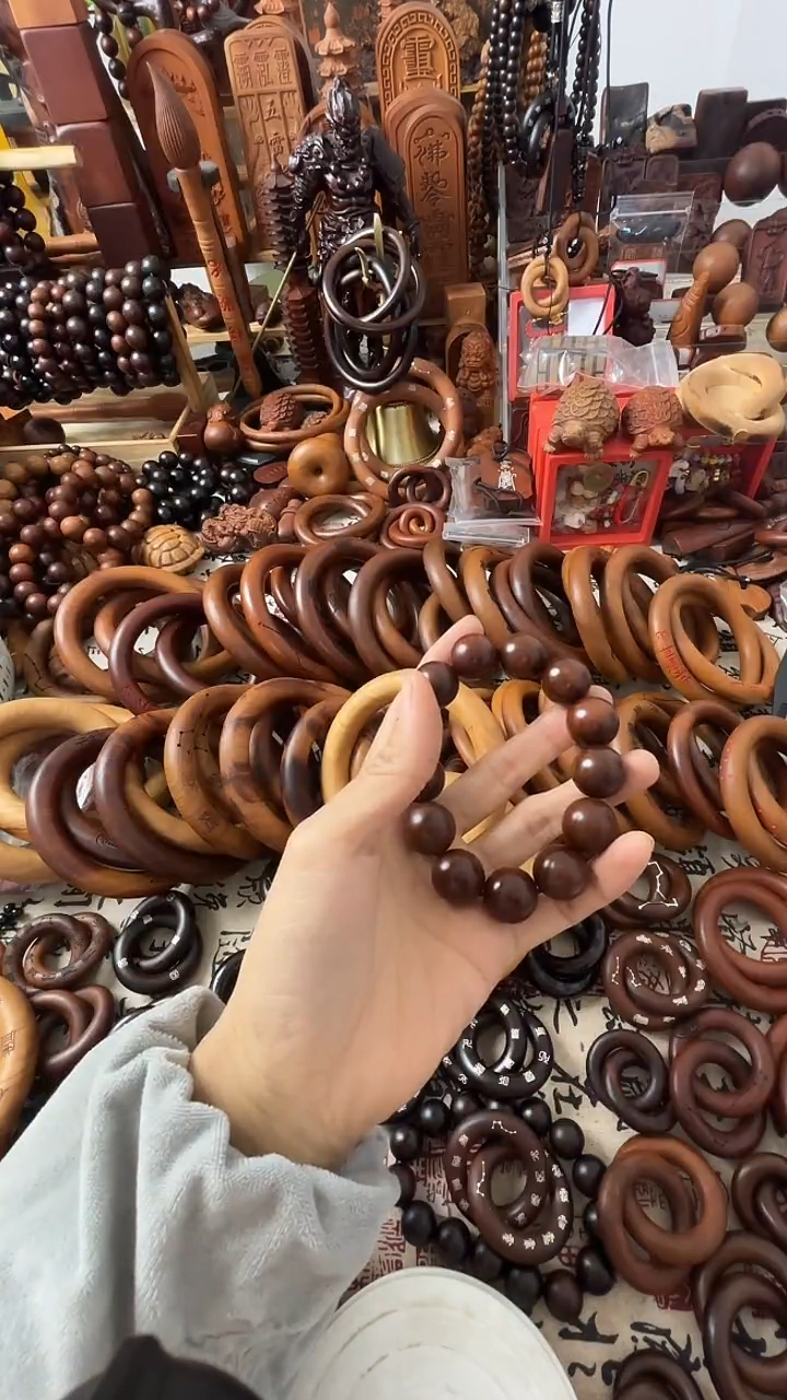 枣木我****数手串枣木1.8圈口一物一拍