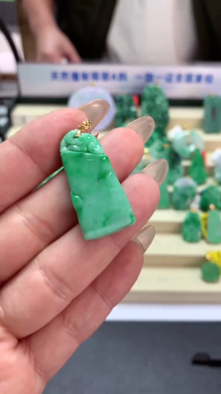 【闪购商品】翡翠吊坠(不含链)18K金镶嵌挂件