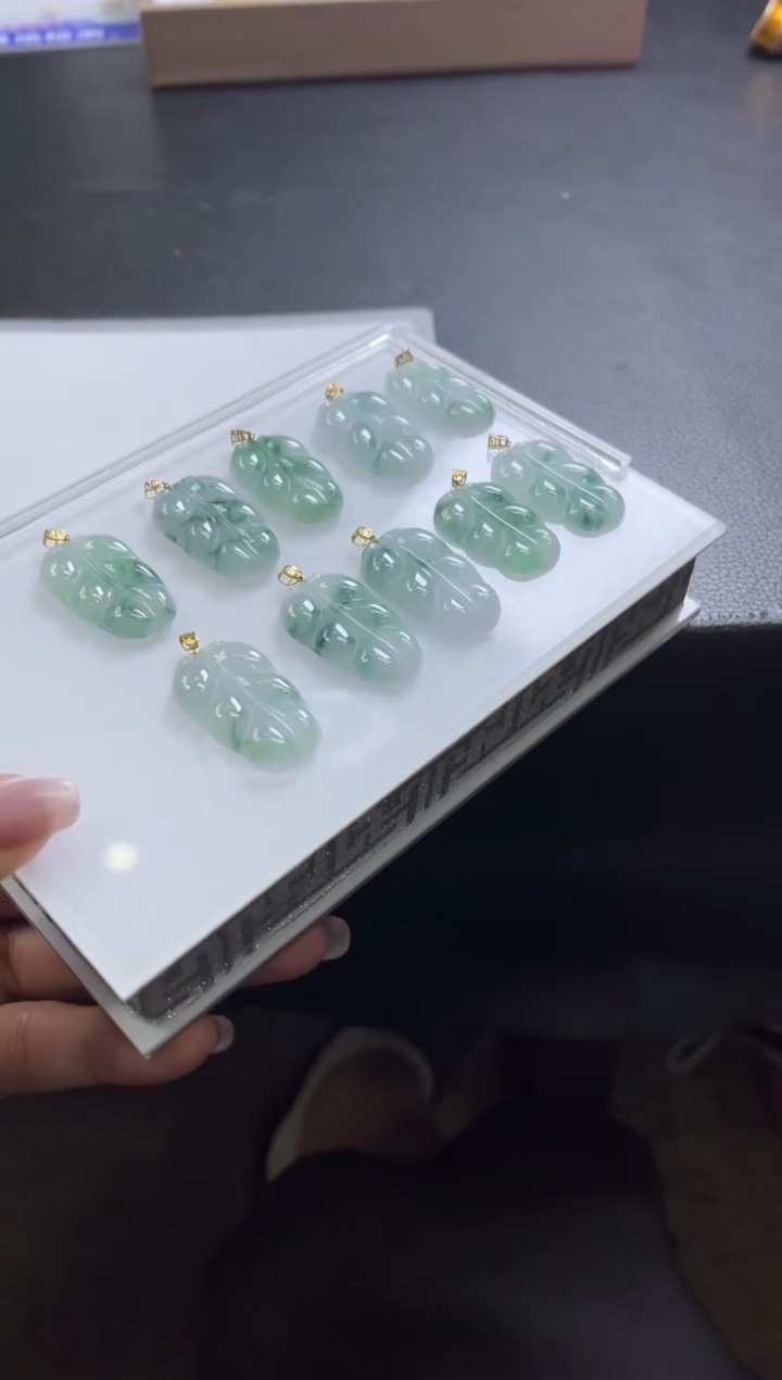 【闪购商品】翡翠颈饰18K金镶嵌C60 多样性发一件/配绳子