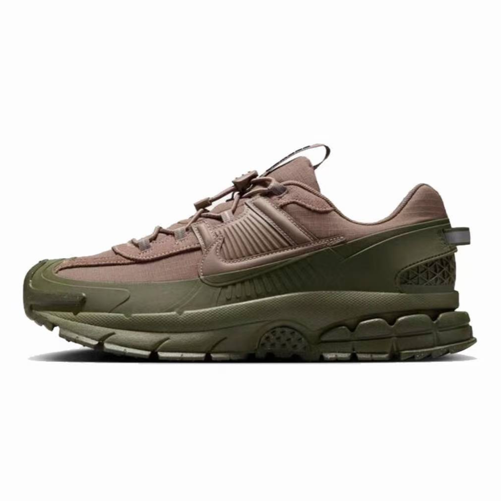【滔搏联动】NIKE男鞋 ZOOM VOMERO ROAM防水秋冬休闲鞋FV2295-201