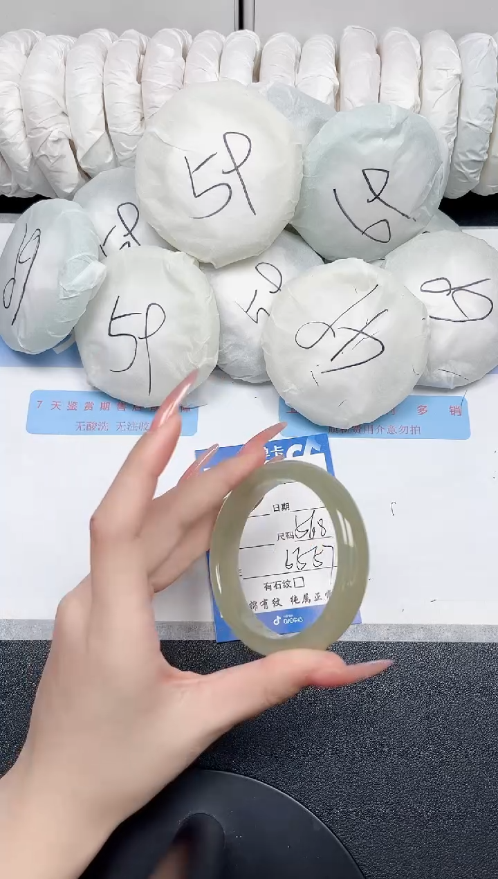 未镶嵌手镯石英质玉100-56..8