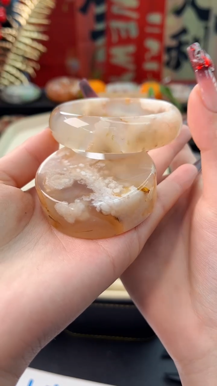 【闪购商品】石英质玉手镯未镶嵌赠送镯心（56圈口）