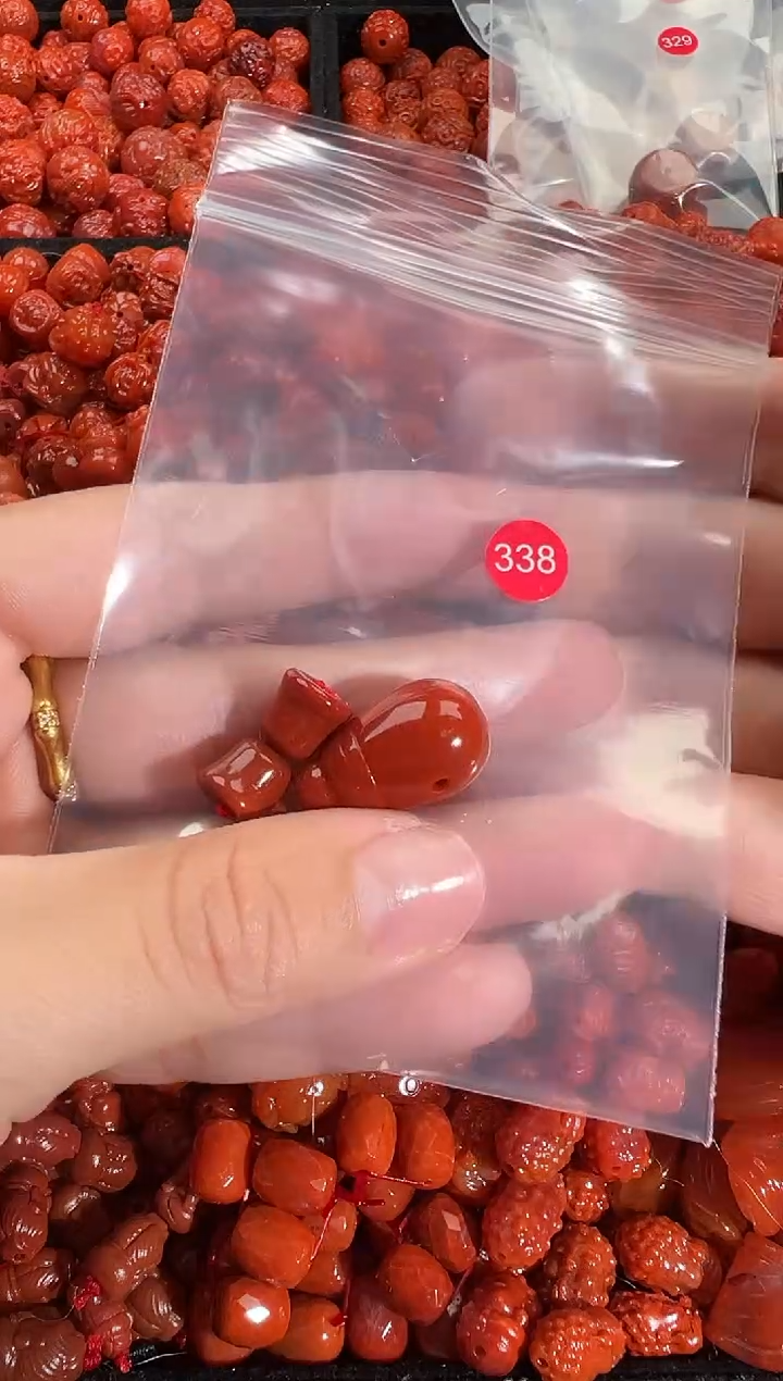 颈饰未镶嵌南红玛瑙1