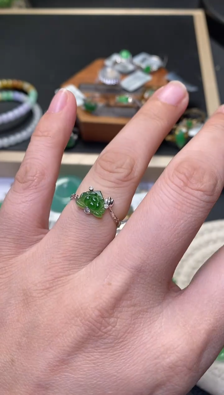 颈饰18K金镶嵌翡翠净货33556