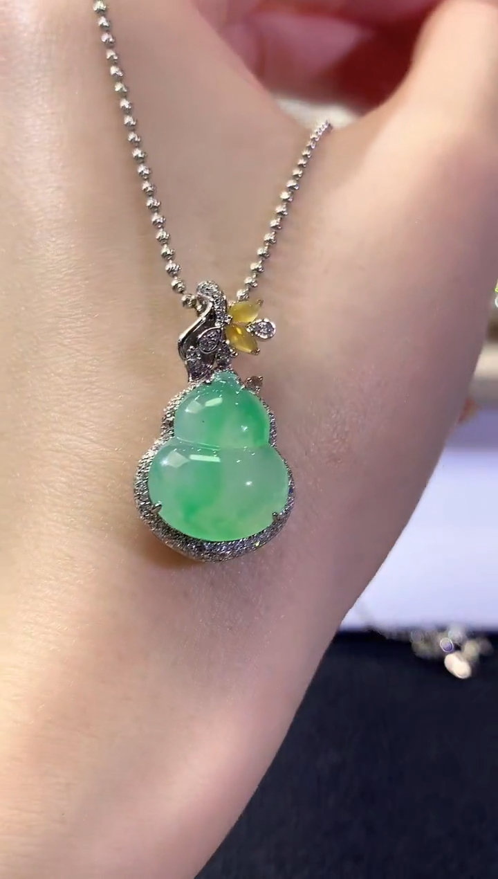 吊坠(不含链)18K金镶嵌翡翠冬日珠宝W39