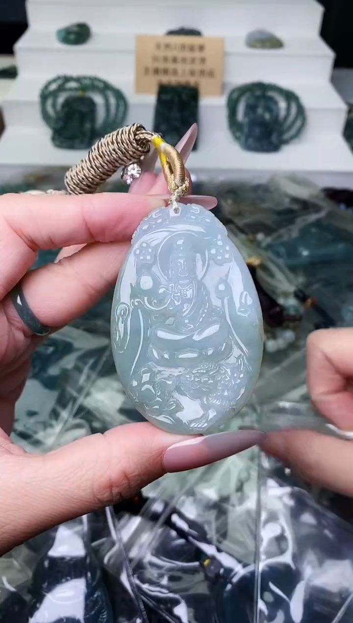 颈饰未镶嵌翡翠 