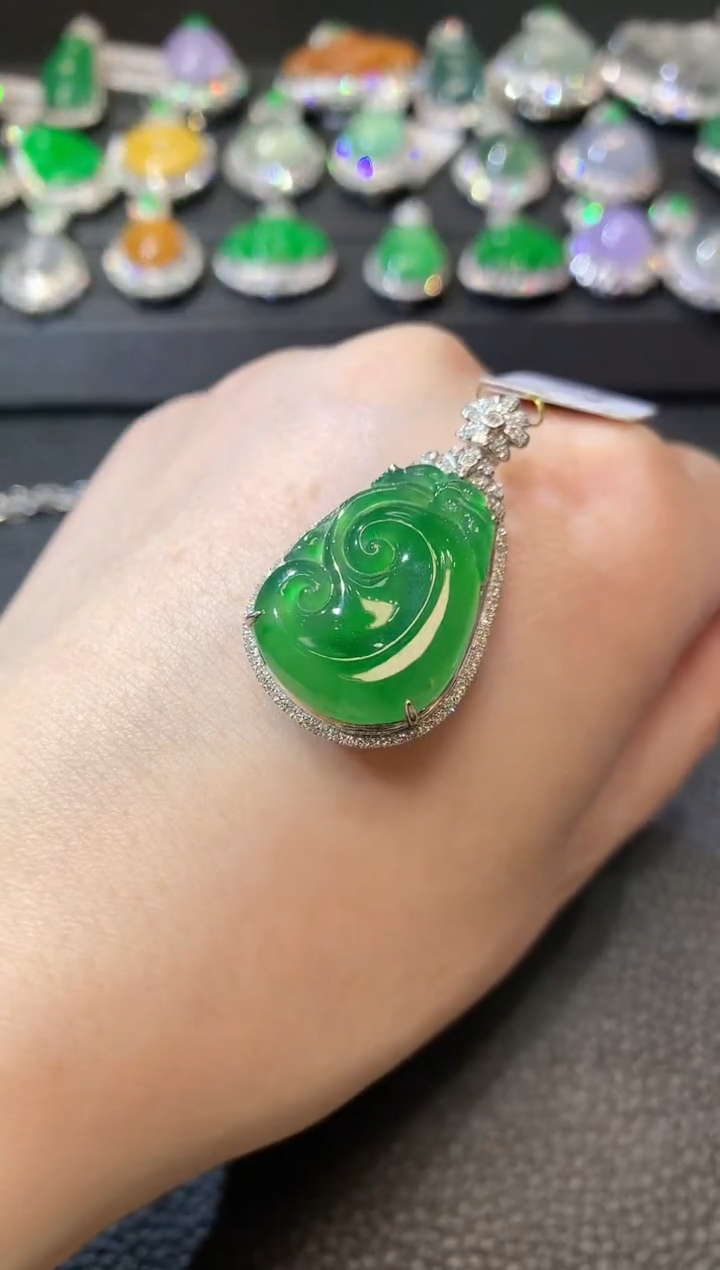 【闪购商品】翡翠吊坠(不含链)18K金镶嵌C22